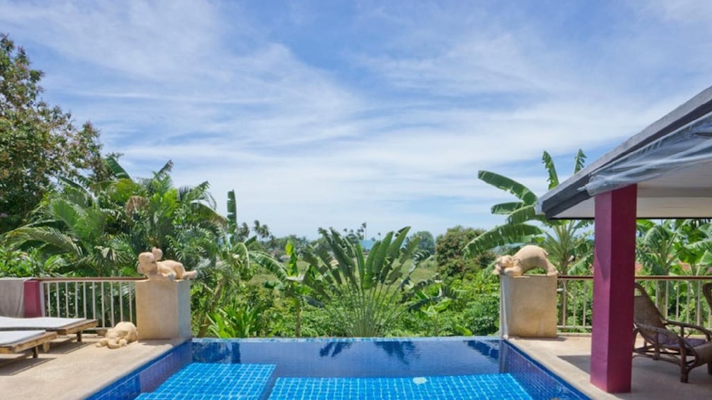 D&A Paradise Villas — pool with tropical view